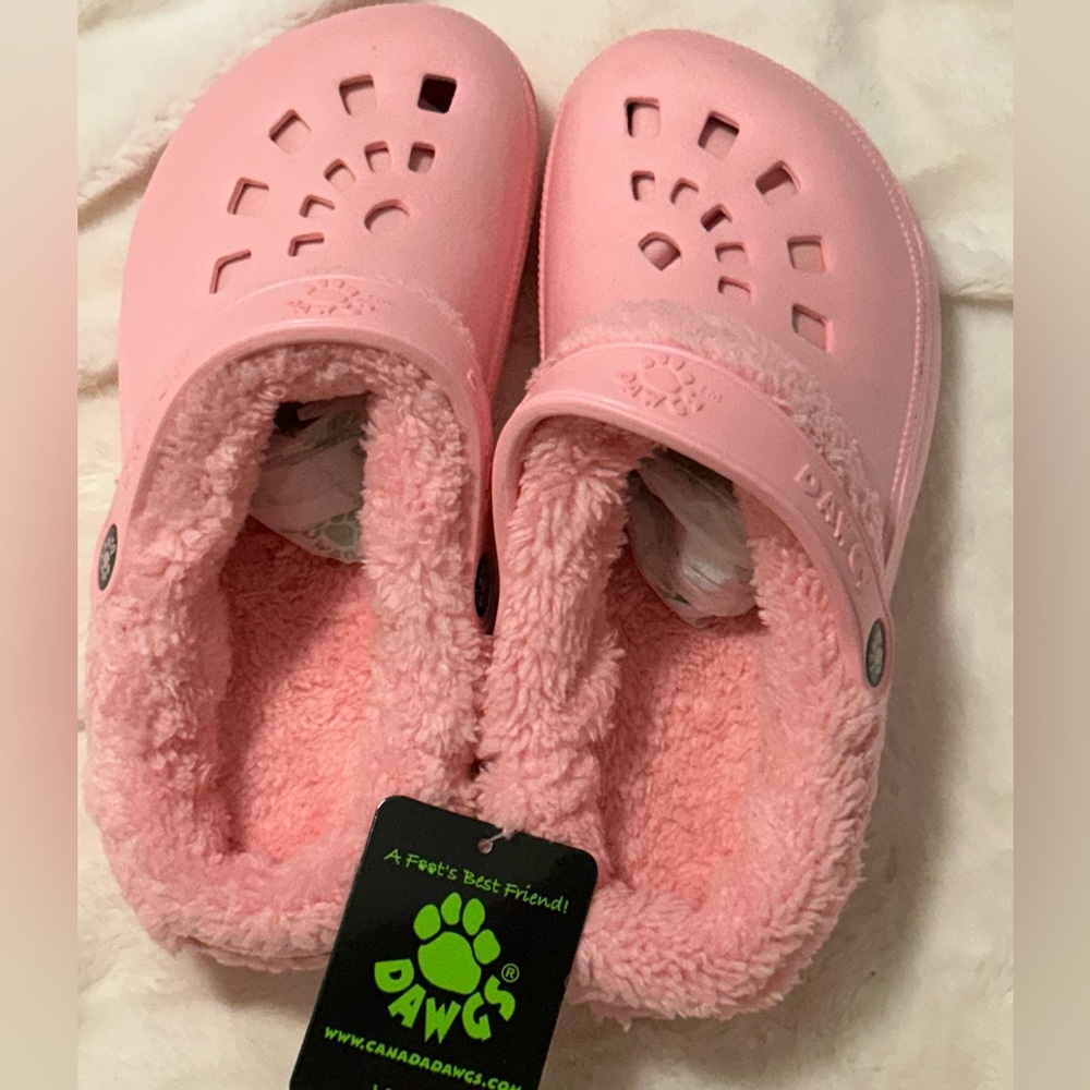 Dawgs Soft Pink Fleece clogs